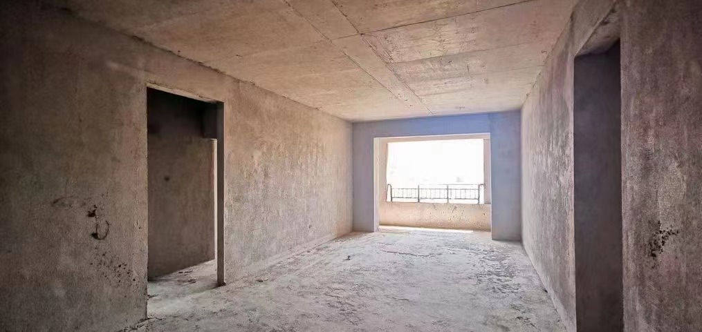 21世紀花園；133平毛坯三房兩廳兩衛、樓層好、公攤面積小、小區環境優美、配套成熟、可就讀莫愁、鐘祥五中、證滿五、49.8萬。超高性價比！
