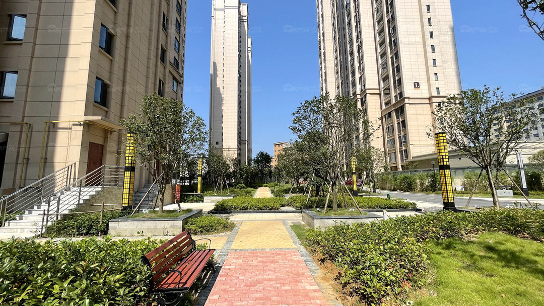 钟祥银湖城让这片土地更加动人,也让美好触手可及四季流转,全新出发