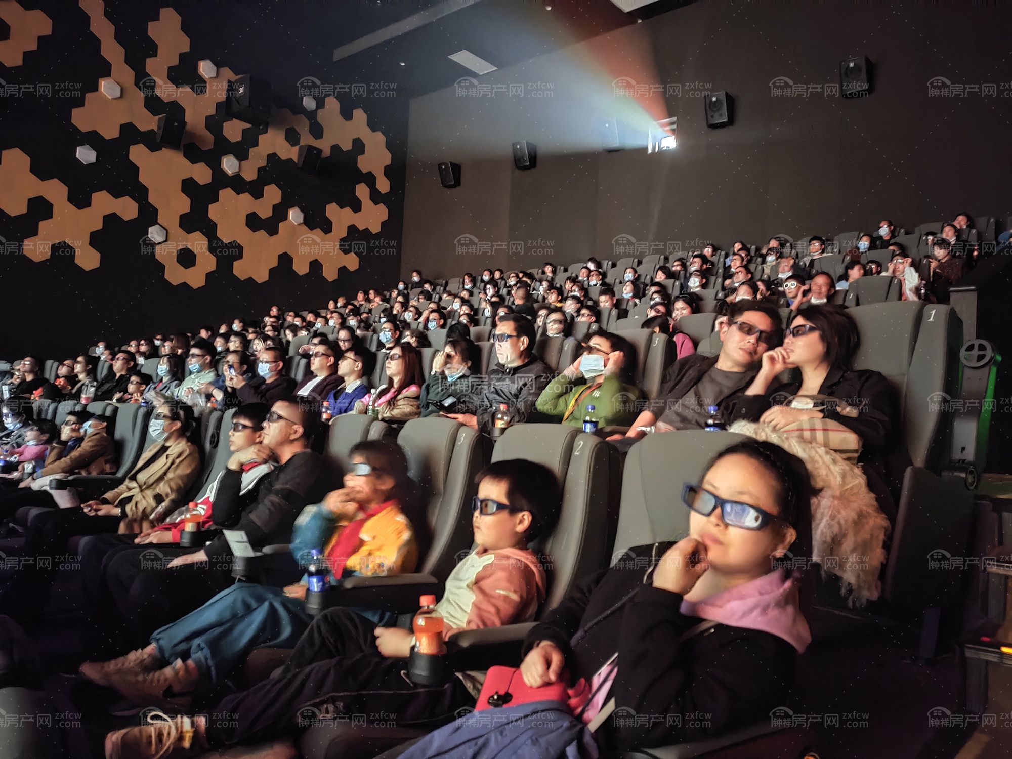 光影相伴邻里时光钟祥银湖城第三场业主观影会圆满落幕